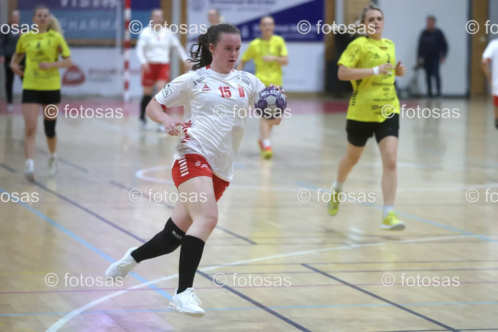 B24UP079.jpg